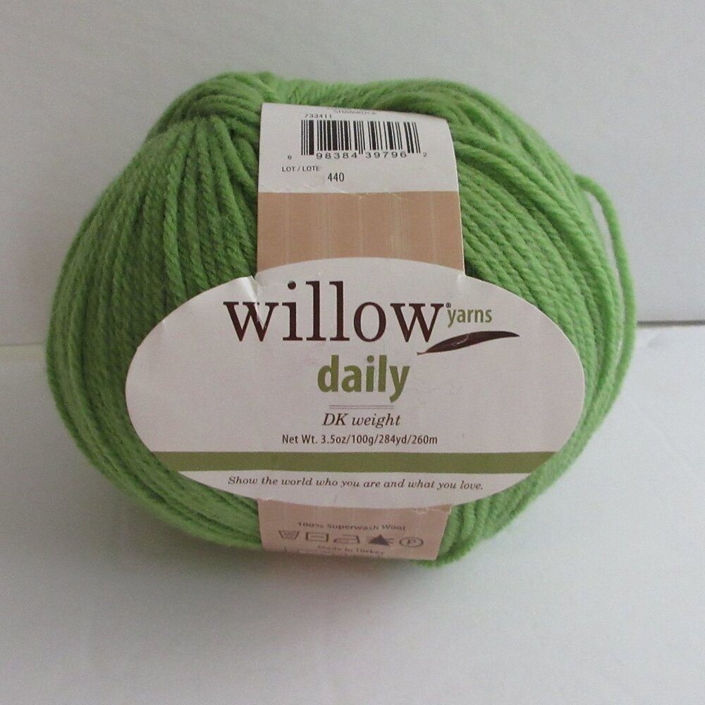 One Ball Willow Yarns Daily DK Weight 100g 100% Superwash Wool Shamrock Green